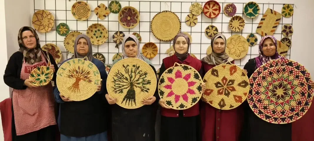 Buğday sapları sanat eserine dönüşüyor