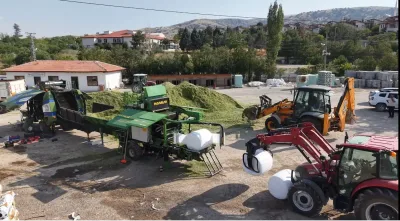 Çiftçiden alınan mısır silajları hayvan yetiştiricilerine dağıtılıyor